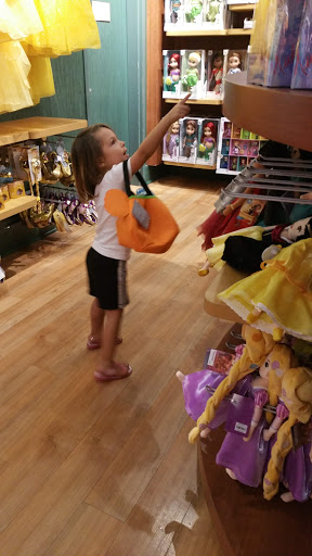 Toy Store «Disney Store», reviews and photos, 587 E Shaw Ave, Fresno, CA 93710, USA