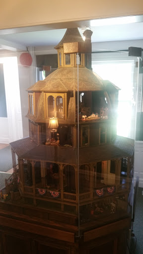 Thrift Store «Bargain Box Lvis Thrift Shop», reviews and photos, 95 Main St, East Hampton, NY 11937, USA