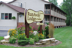 RunAway Lodge At Valmy image