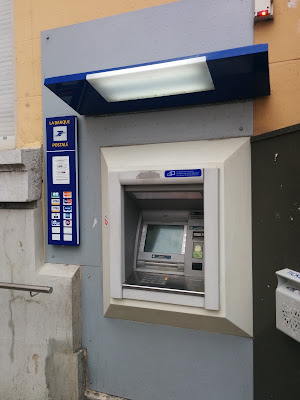 Distributeur La Poste à Villeurbanne