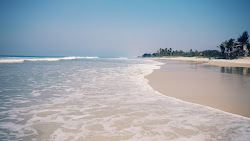 Foto de Carmona Beach - lugar popular entre os apreciadores de relaxamento
