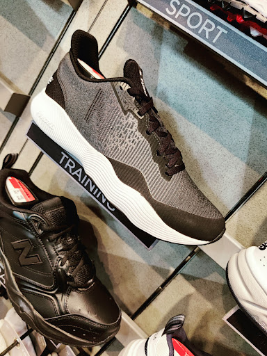 Shoe Store «New Balance», reviews and photos, 127 Old Country Rd, Carle Place, NY 11514, USA