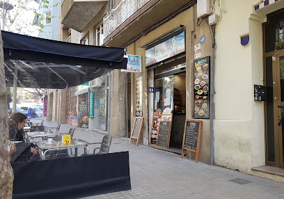 Holiday bar restaurant - Carrer de la Marina, 292, 08025 Barcelona, Spain