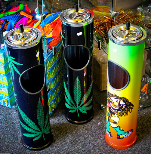 Tobacco Shop «The Bong Smoke Shop», reviews and photos, 225 Lancaster Dr SE, Salem, OR 97317, USA