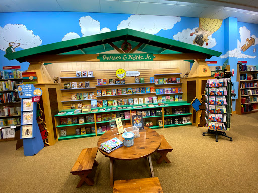 Book Store «Barnes & Noble Booksellers Libbie Place», reviews and photos, 5501 W Broad St, Richmond, VA 23230, USA