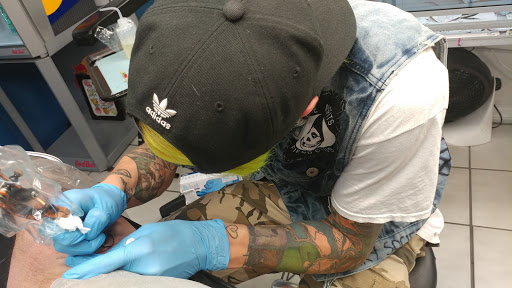 Tattoo Shop «Island Tattoo & Piercings», reviews and photos, 6600 Manatee Ave W, Bradenton, FL 34209, USA