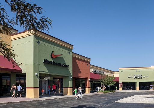 Shopping Mall «Johnson Creek Premium Outlets», reviews and photos, 575 Linmar Ln, Johnson Creek, WI 53038, USA