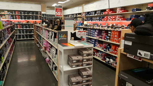 Shoe Store «Famous Footwear Outlet», reviews and photos, 3965 Eagan Outlets Pkwy, Eagan, MN 55122, USA