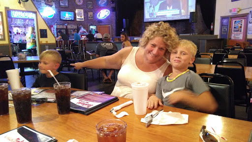 Restaurant «The Gaslight Pizza & Grill», reviews and photos, 328 E 4th St, Huntingburg, IN 47542, USA