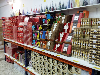 Tienda de Caramelos y Bombones de semana Santa C. la Armengola, 03300 Orihuela, Alicante, España