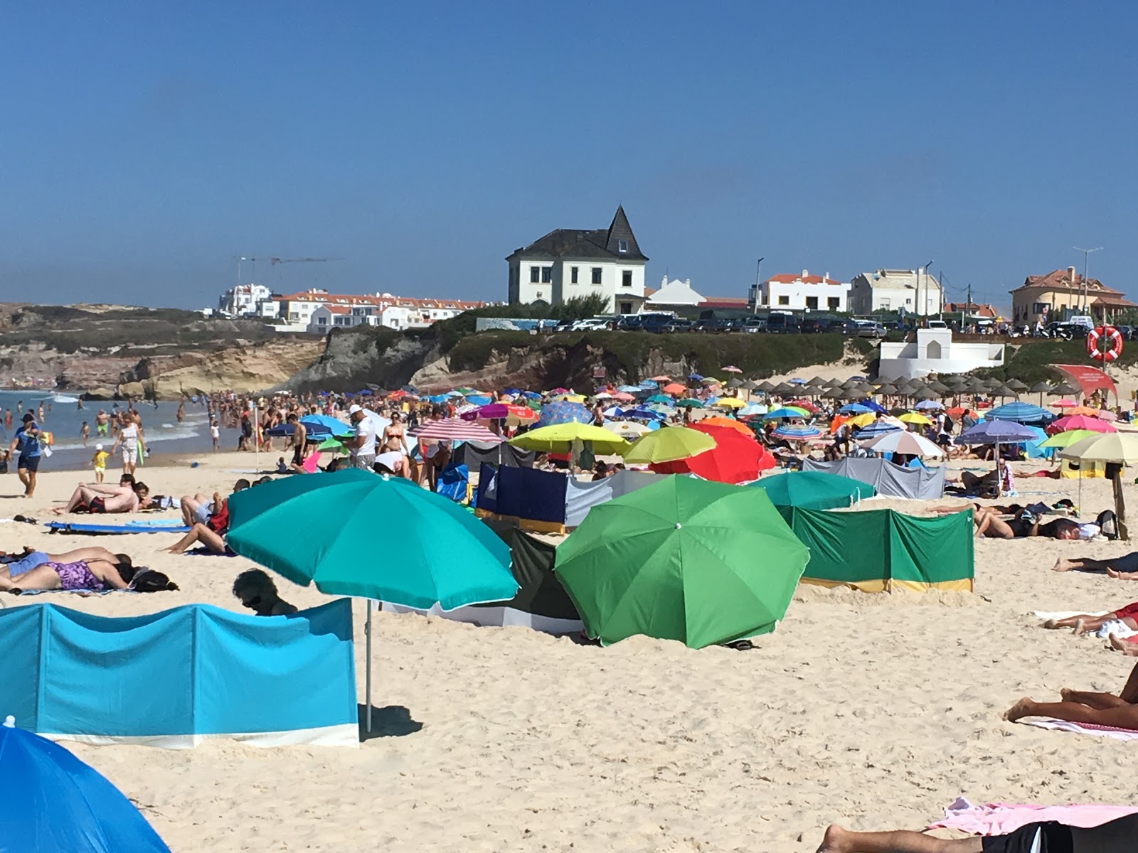 Foto von Praia Baleal - Norte und die siedlung