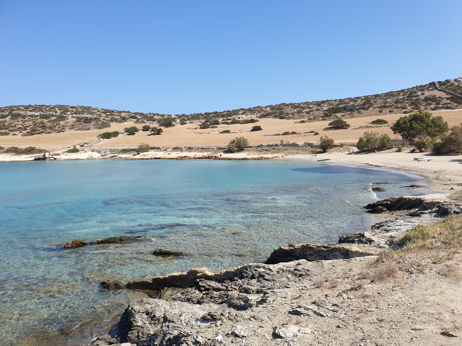 Zdjęcie Lioliou beach z powierzchnią beżowy piasek