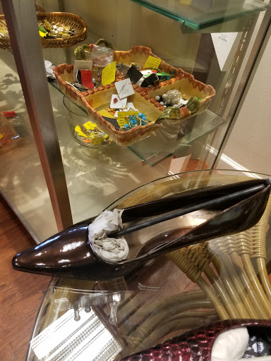 Consignment Shop «Brand Used Thrift And Consignment Shop», reviews and photos, 157 Dolson Ave, Middletown, NY 10940, USA