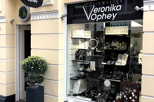 Juwelier Veronika Ophey — Trauringe, Schmuck, Uhren image