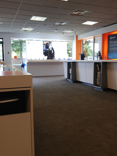Cell Phone Store «AT&T», reviews and photos, 325 Jesse Jewell Pkwy, Gainesville, GA 30501, USA