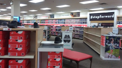 Famous Footwear, 4853 Cal Sag Rd, Crestwood, IL 60445, USA, 