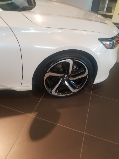 Honda Dealer «Fletcher Jones Honda», reviews and photos, 1111 N Clark St, Chicago, IL 60610, USA