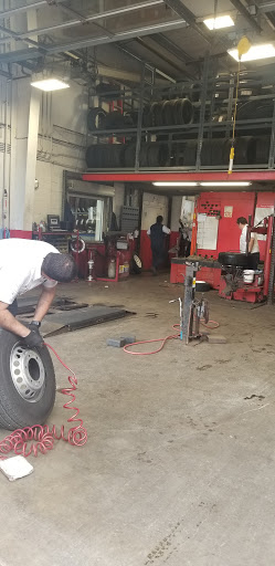 Tire Shop «Les Schwab Tire Center», reviews and photos, 1025 SW Hwy 101, Lincoln City, OR 97367, USA