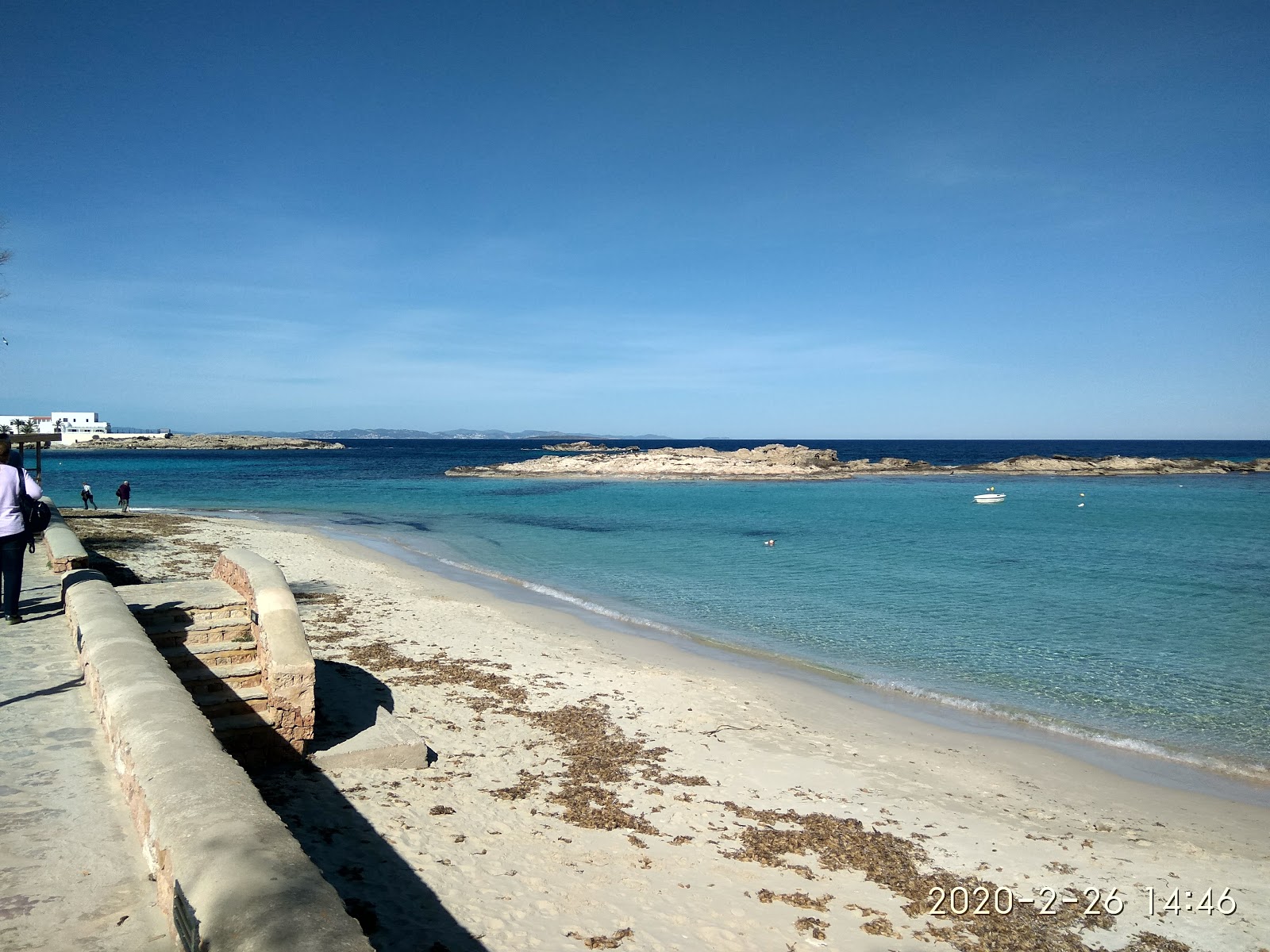 Photo de Platja Es Pujols avec plage spacieuse