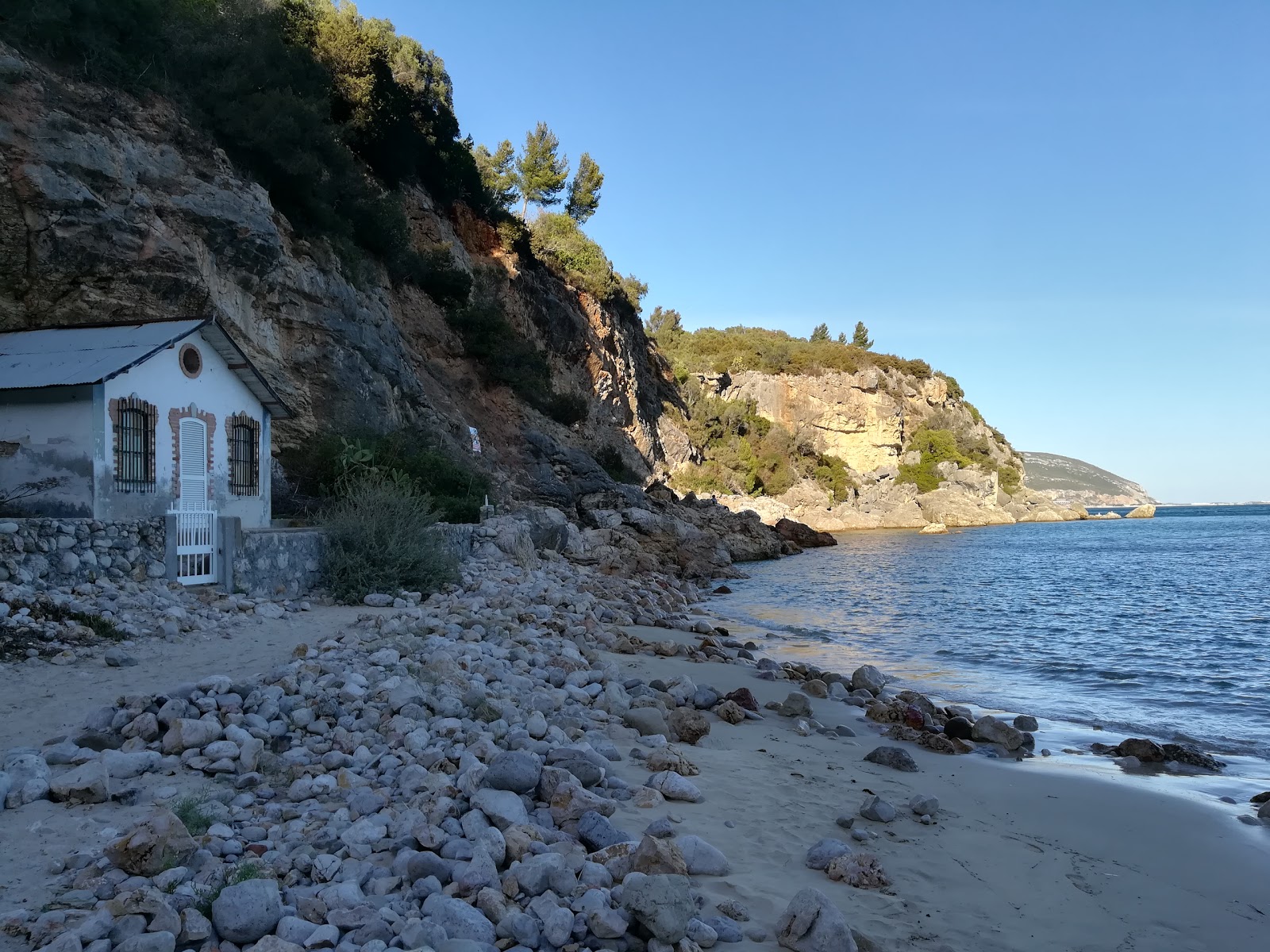 Praia de Alpertucho'in fotoğrafı imkanlar alanı