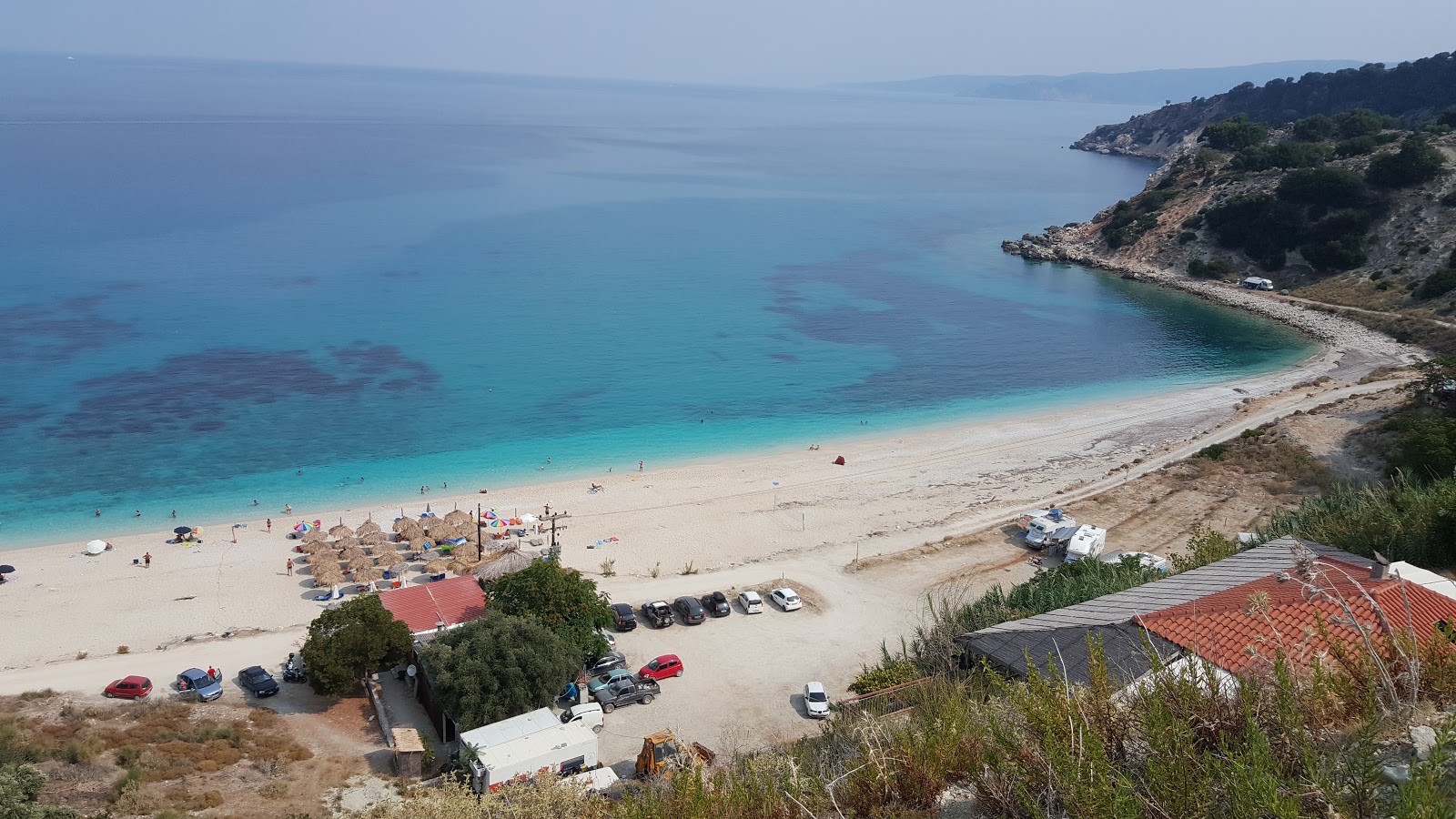 Foto di Spiaggia di Agia Kiriaki con una superficie del piccoli ciottoli beige