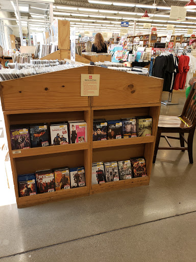 Book Store «Half Price Books», reviews and photos, 3185 Princeton Rd, Hamilton, OH 45011, USA