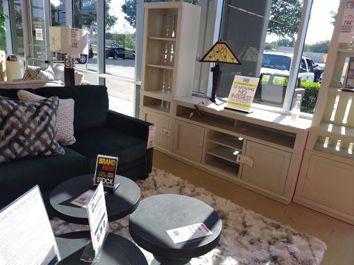 Outlet Store «Rooms To Go Outlet Furniture Store - Grand Prairie», reviews and photos, 2725 TX-360 #100, Grand Prairie, TX 75052, USA