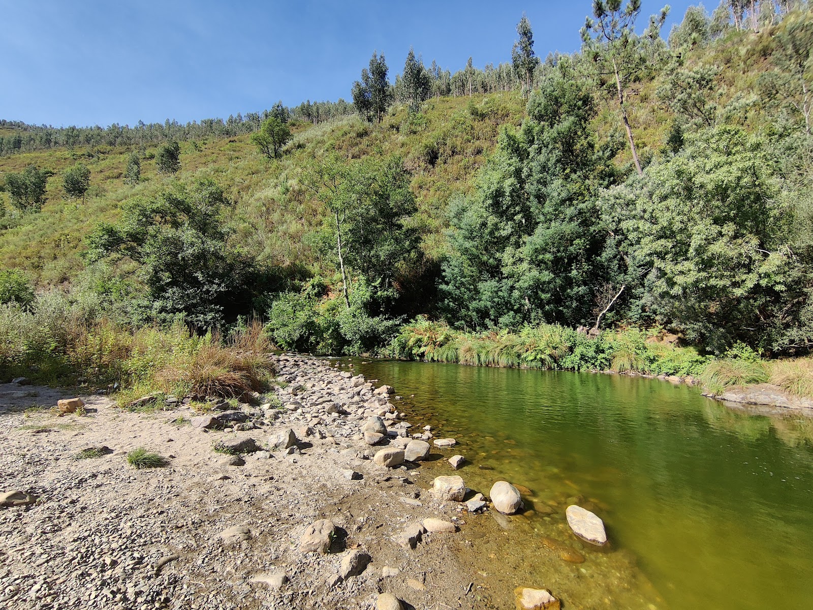 Foto von Praia Fluvial da Paradinha mit felsiges gelände Oberfläche