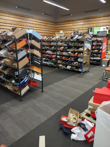 Shoe Store «DSW Designer Shoe Warehouse», reviews and photos, 10060 Reisterstown Rd, Owings Mills, MD 21117, USA