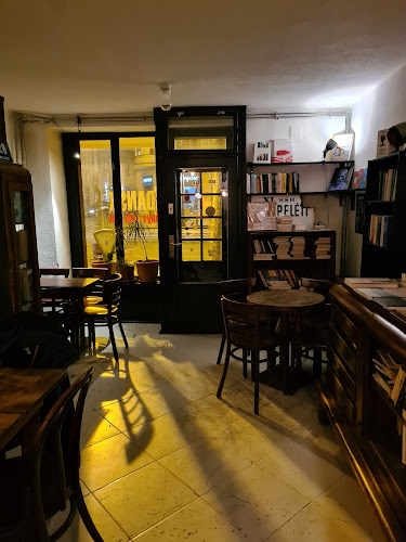 Gdansk Könyvesbolt és Büfé - Kávézó