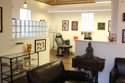 Tattoo Shop «Grinn & Barrett Tattoo and Piercing», reviews and photos, 3021 Leavenworth St, Omaha, NE 68105, USA