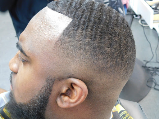 Barber Shop «Razor 1 Kutz Barbershop», reviews and photos, 7218 Montgomery Rd, Silverton, OH 45236, USA