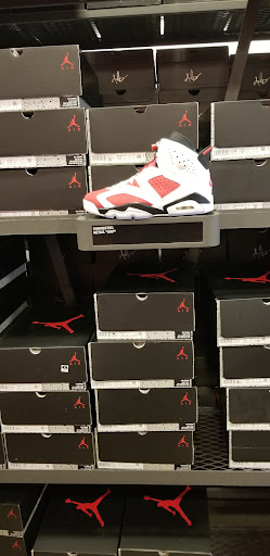 Clothing Store «Nike Factory Store», reviews and photos, 1475 N Burkhart Rd Suite C-200, Howell, MI 48855, USA