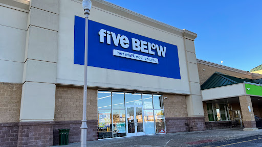 Five Below, 190 Upland Square Dr, Stowe, PA 19464, USA, 