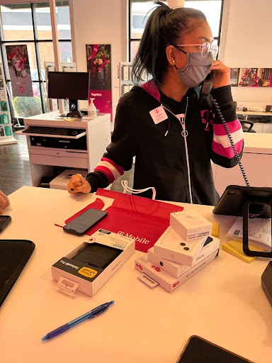 Cell Phone Store «T-Mobile», reviews and photos, 140 New Moriches Rd, Lake Grove, NY 11755, USA