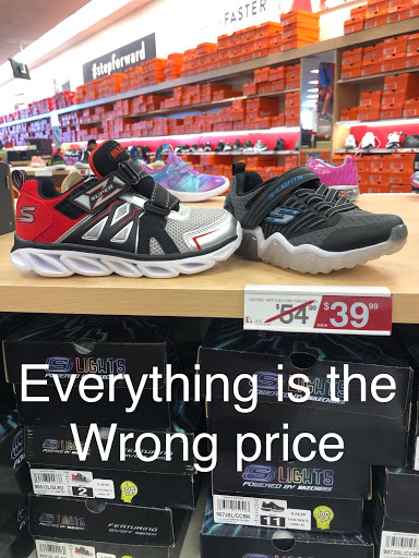 Shoe Store «Famous Footwear», reviews and photos, 7951 W Tropical Pkwy, Las Vegas, NV 89149, USA