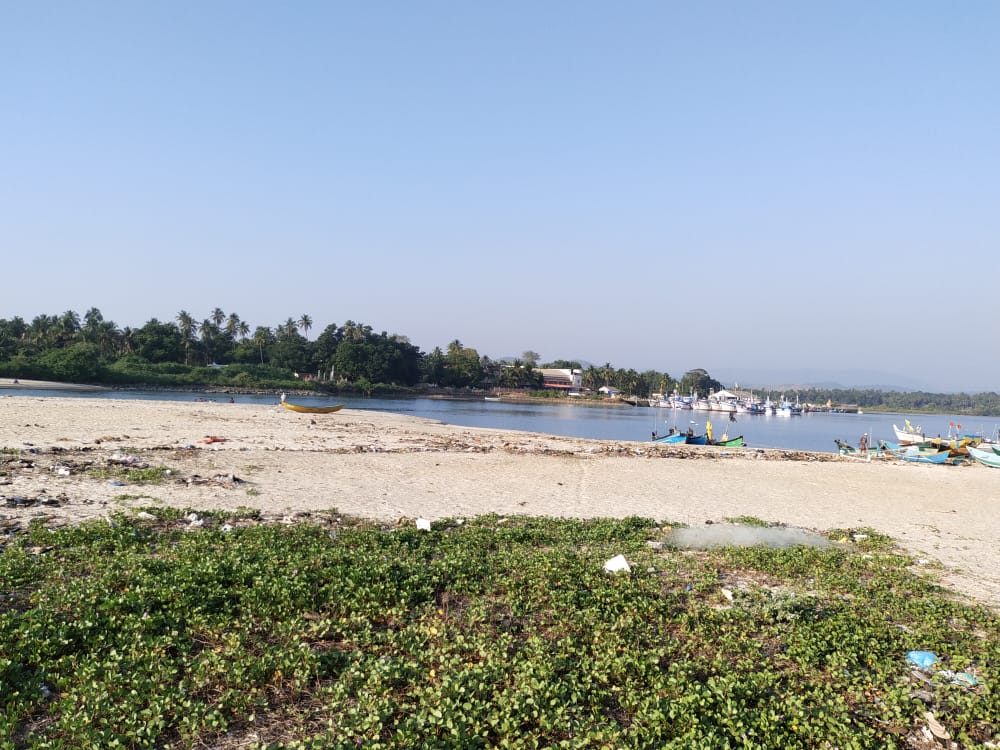 Foto di Nakhuda Beach e l'insediamento