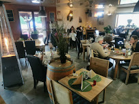 Atmosphère du Restaurant français Les Tables d'Aymeries à Aulnoye-Aymeries - n°4