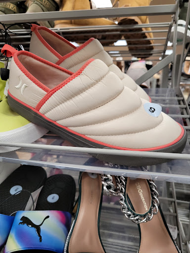 Clothing Store «Burlington Coat Factory», reviews and photos, 833 Lancaster Dr NE, Salem, OR 97301, USA