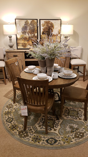 Furniture Store «La-Z-Boy Furniture Galleries», reviews and photos, 6280 Atlanta Hwy, Montgomery, AL 36117, USA