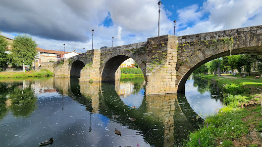 Hostal Puente Romano Rúa Doutor Casares, 10, 27400 Monforte de Lemos, Lugo, España