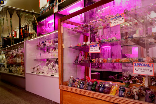 Tobacco Shop «Six Fifty Smoke Shop», reviews and photos, 2394 Junipero Serra Blvd, Daly City, CA 94015, USA