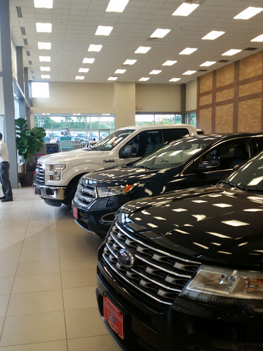 Car Dealer «Metropolitan Ford of Eden Prairie», reviews and photos, 12477 Plaza Dr, Eden Prairie, MN 55344, USA