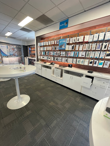 Cell Phone Store «AT&T», reviews and photos, 12599 Biscayne Blvd, North Miami, FL 33181, USA