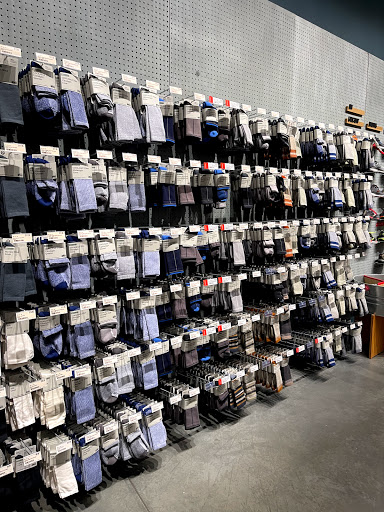 Camping Store «REI», reviews and photos, 71 Raymond Rd, West Hartford, CT 06107, USA