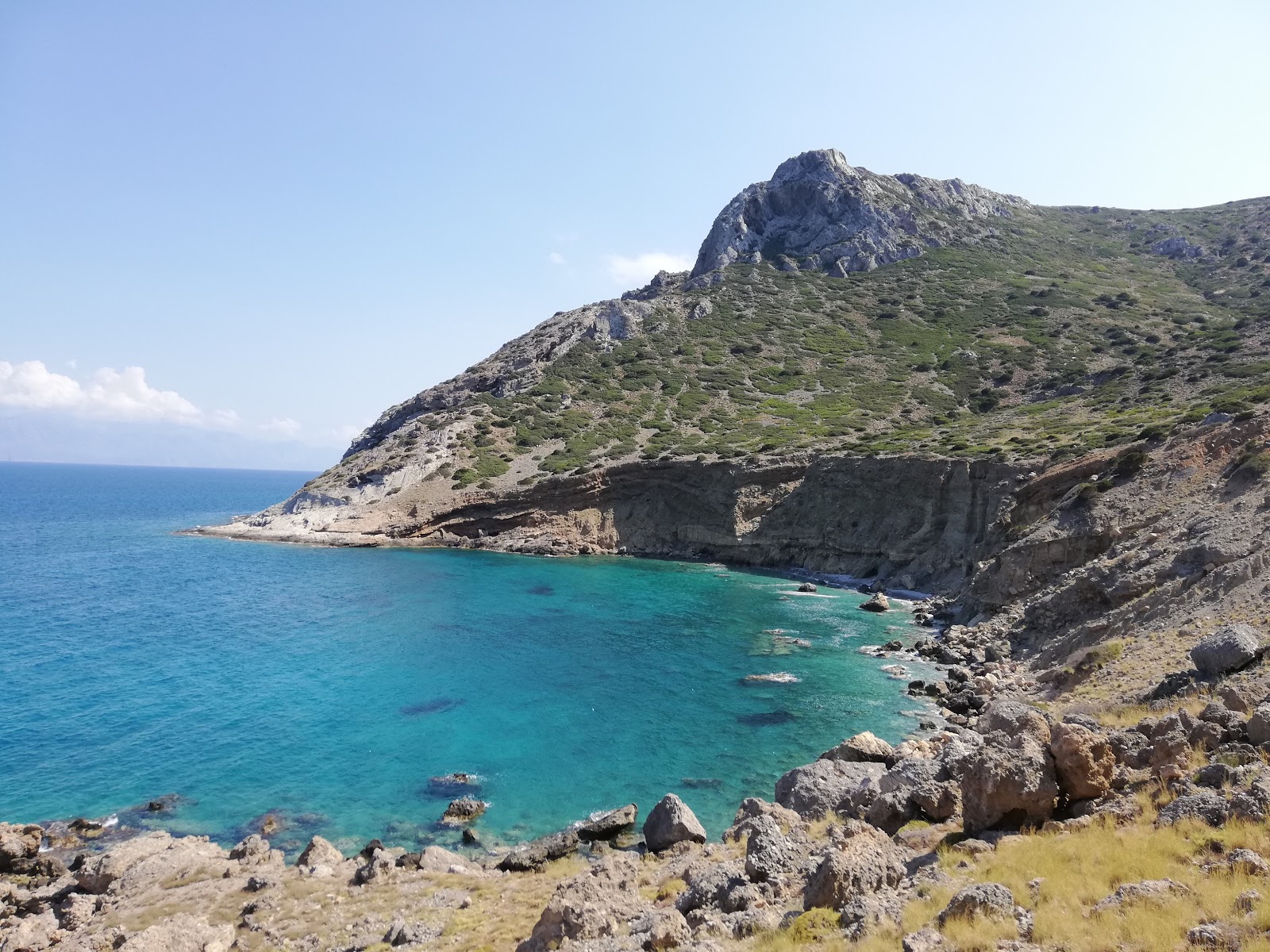 Foto di Chomatistra beach con una superficie del terreno roccioso