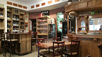 Atmosphère du Restaurant français Restaurant la cave passe a table à Saintes - n°5