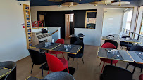 Atmosphère du L'ostra - Restaurant & Bar à Huitres à Saint-Gilles-Croix-de-Vie - n°17