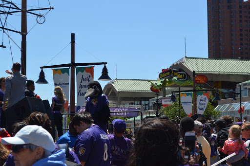 Clothing Store «Gap», reviews and photos, 200 E Pratt St, Baltimore, MD 21202, USA