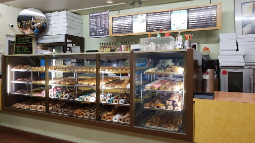 Donut Shop «Happy Donuts», reviews and photos, 305 2nd St NE, Puyallup, WA 98372, USA